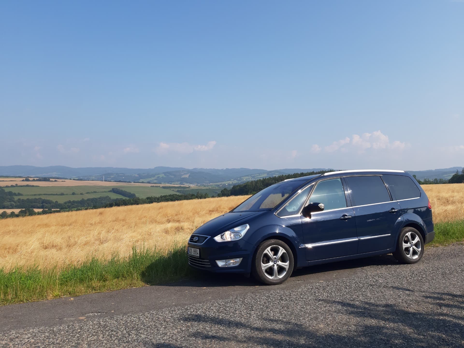 Ford Galaxy zepředu