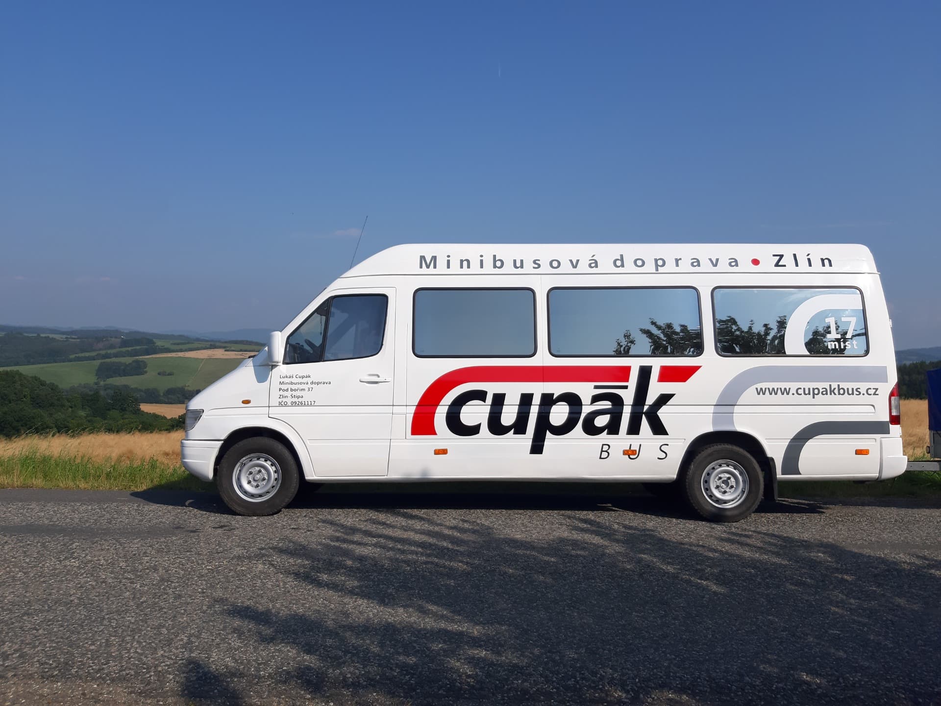 Minibus CupákBus připravený na cestu